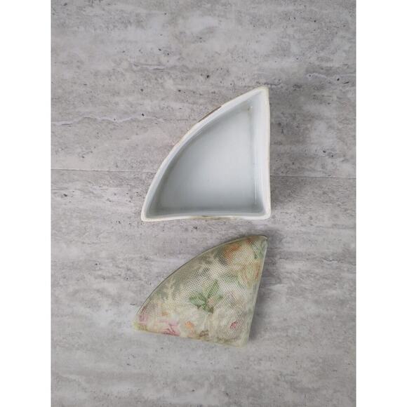 1910 Antique ROYAL BAYREUTH, Bavaria ROSE TAPESTRY, Small Trinket Dish, Triangle - Picture 3 of 12